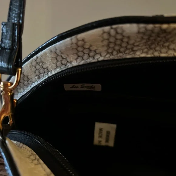 Lee Sands Vintage genuine snakeskin Black and off whit/beige fan shaped bag. - Picture 3 of 3